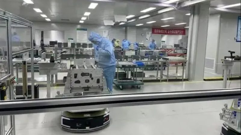 家庭屋顶光伏并网的关键在于选择合适的光伏产品。以下是一些选购光伏产品的要点：